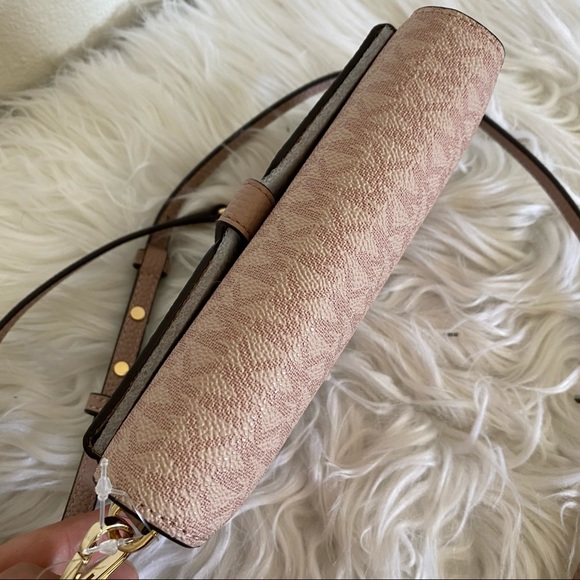 Michael Kors mott phone case crossbody bag - Picture 7 of 12
